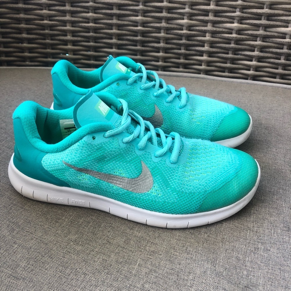 Nike Free RN Girls Light Green Sneakers Size 5Y